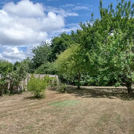 A 100 Metres De La Belle Maison Pour 9 Holiday home