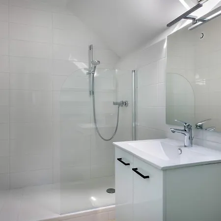 A 100 Metres De La Belle Maison Pour 9